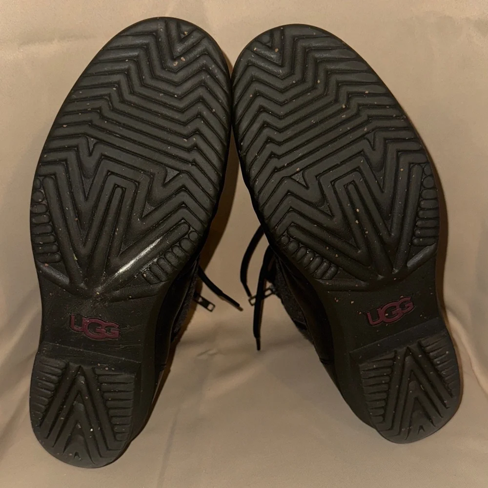 Women's UGG W Kesey Black & Grey Lace-Up Boots - Picture 10 of 10